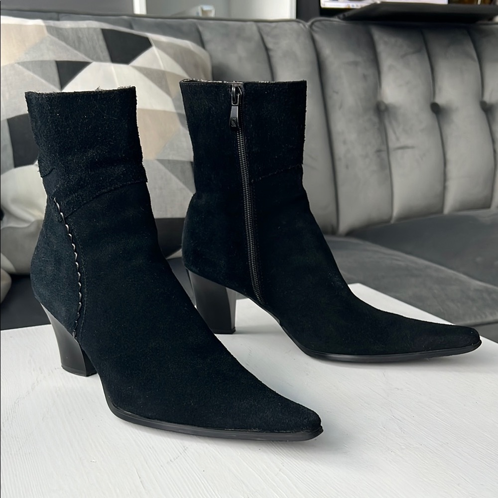 SALINA Black Suede Heeled Boots Size 9 with Pointed Toe and Side Zipper